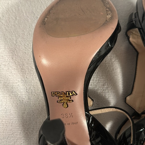Prada- Made in Italy Taffetas Vogue Black. Heels - Picture 7 of 13